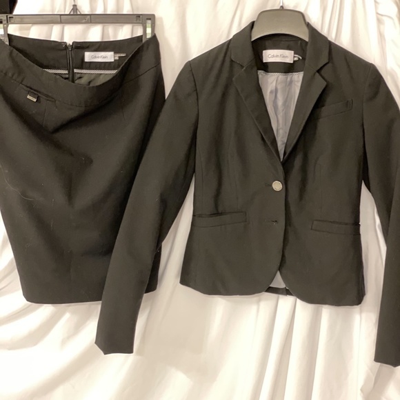 Calvin Klein Womens Suit  size 2p - Picture 1 of 7